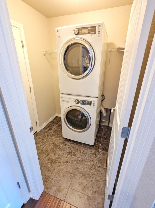 Building Photo - 5 Bedroom Three Bathroom Single Family Home in Monument