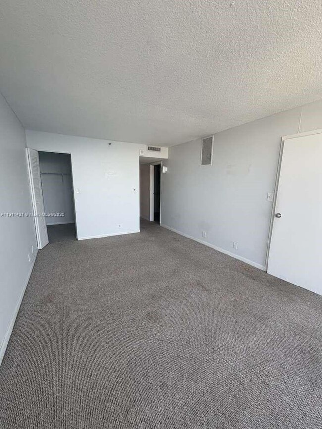 Building Photo - 7601 E Treasure Dr