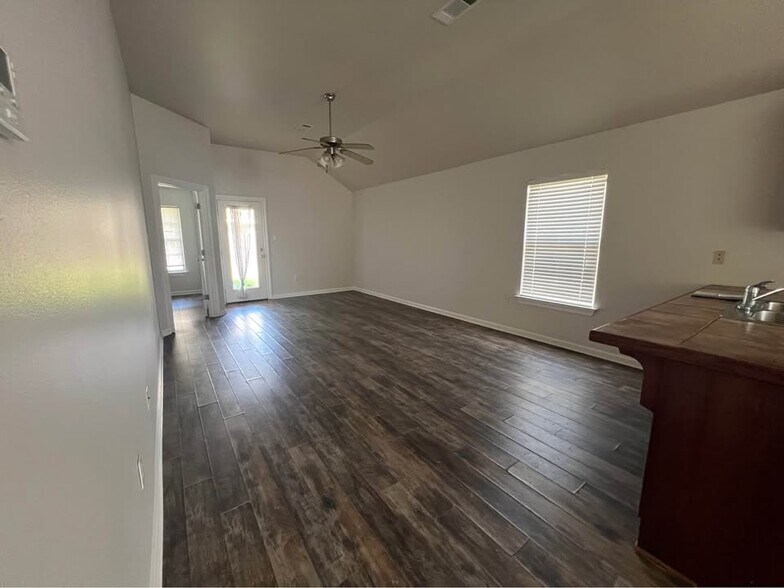 Building Photo - 14258 Woodlands Dr