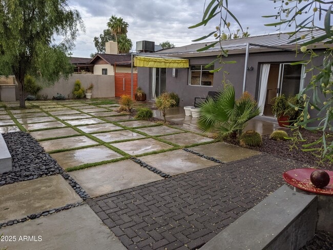 Building Photo - 6307 E Gelding Dr