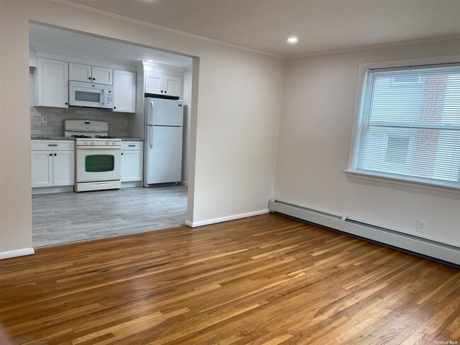 Building Photo - 46 Roosevelt Ave