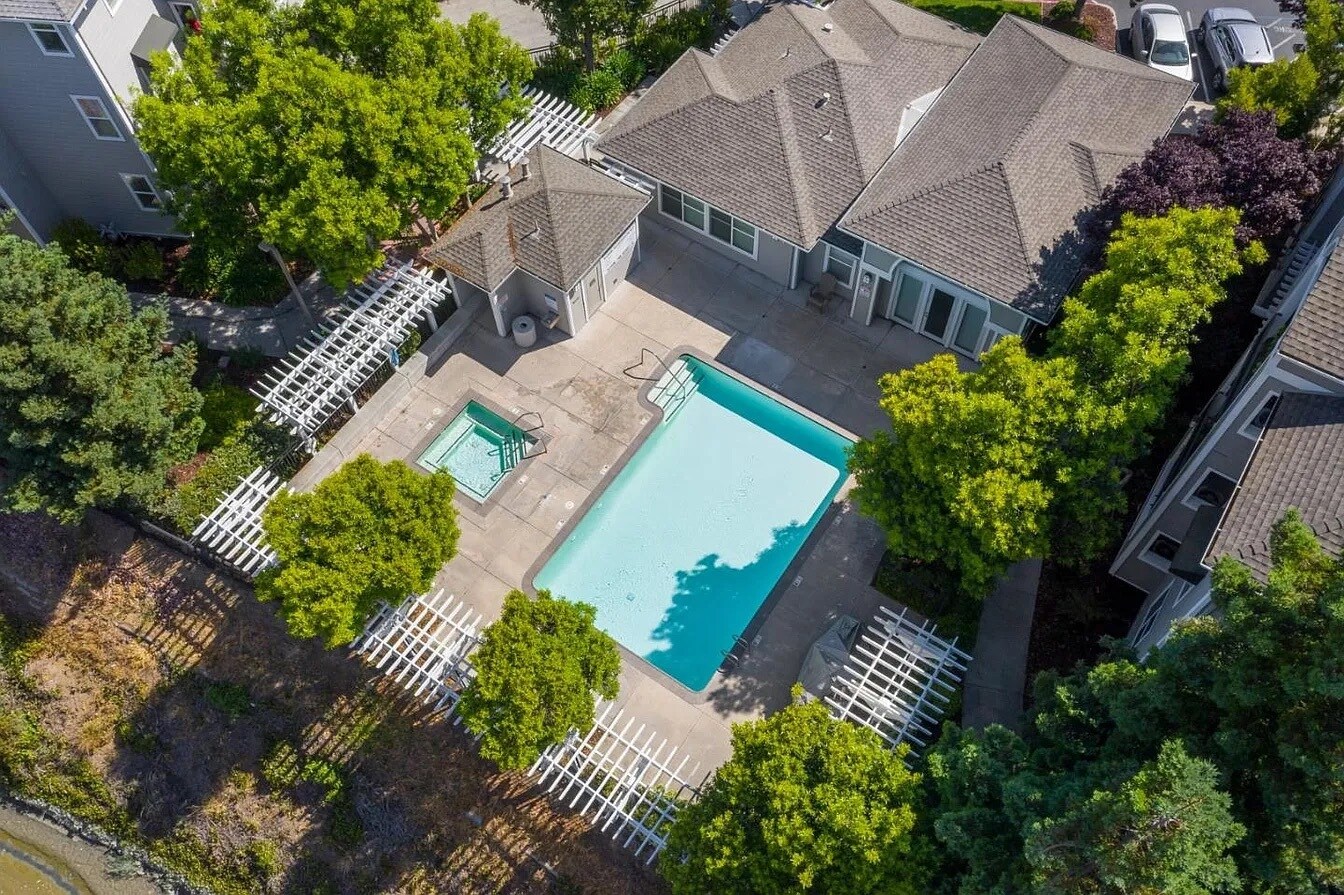 Building Photo - 1982 W Bayshore Rd