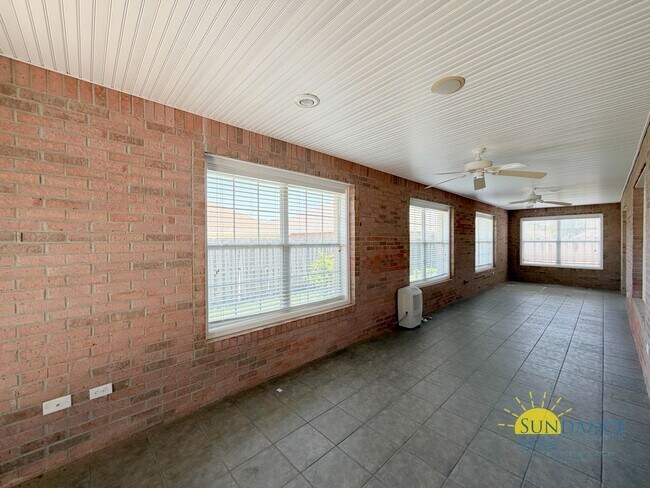 Building Photo - Updated 3BR Home in Gated Bridgeport Colony Near Hurlburt & Eglin AFB!