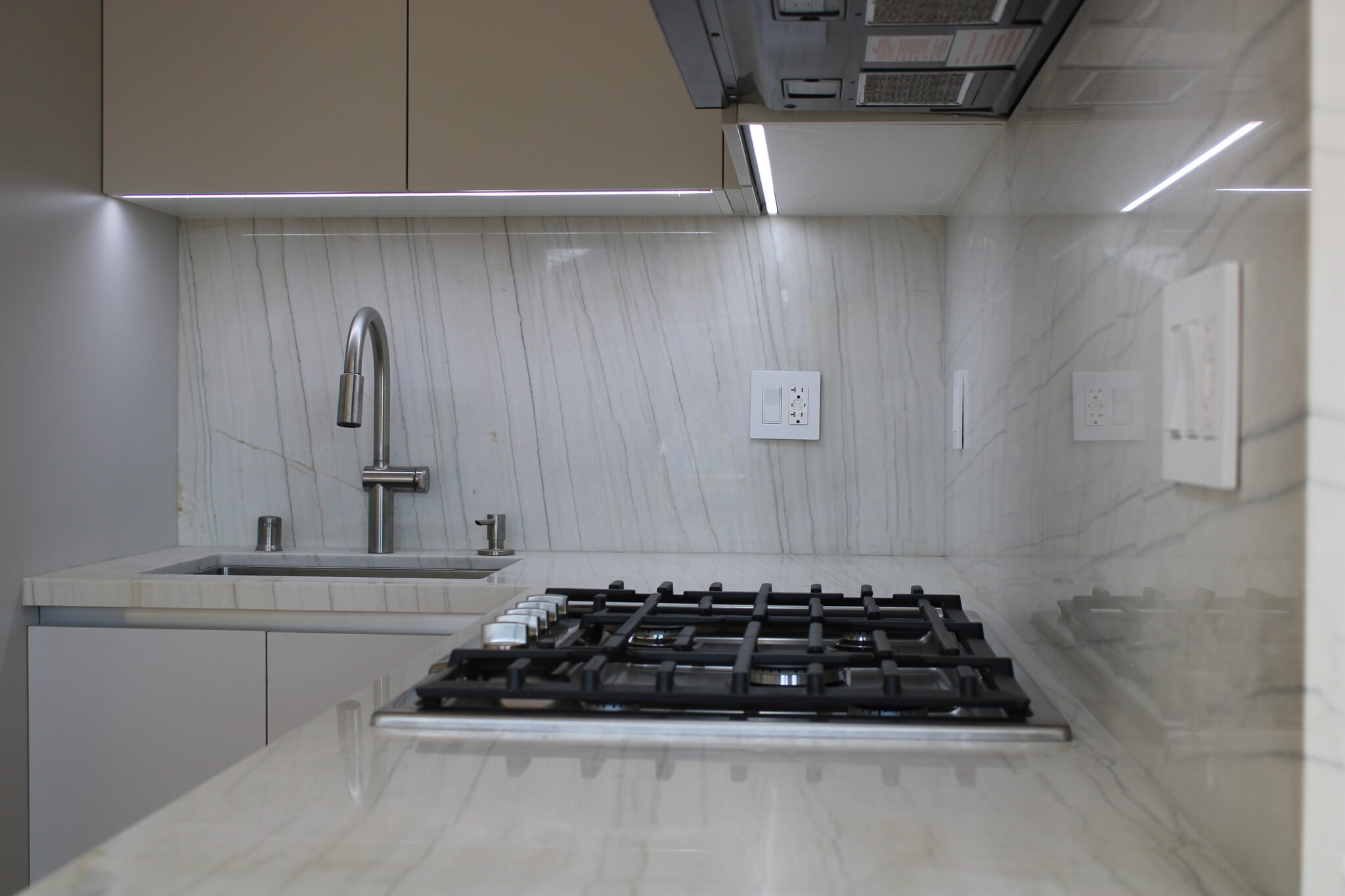 Building Photo - 3529 Greenfield Ave