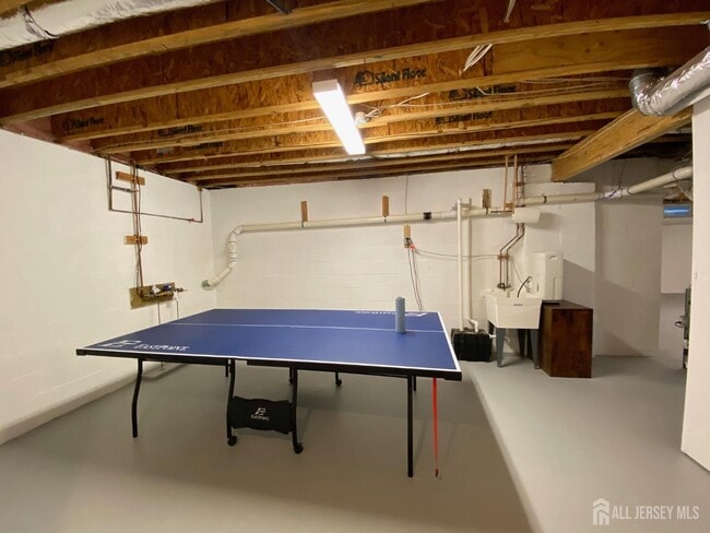 Building Photo - 2 Hampshire Pl