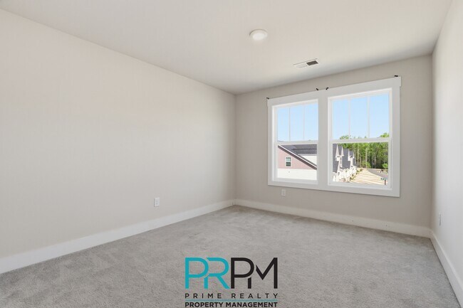 Building Photo - 6 Thornfield Dr