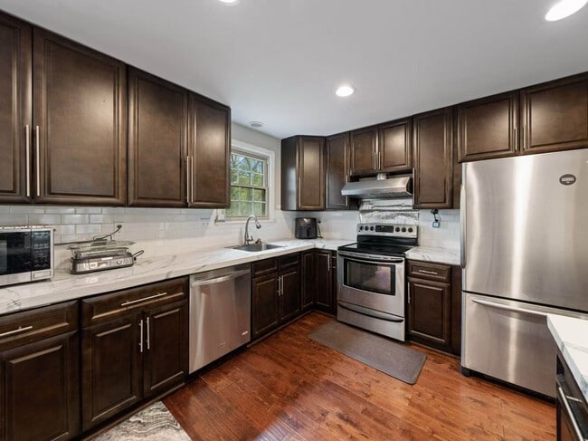 Building Photo - 1337 Templeton Pl