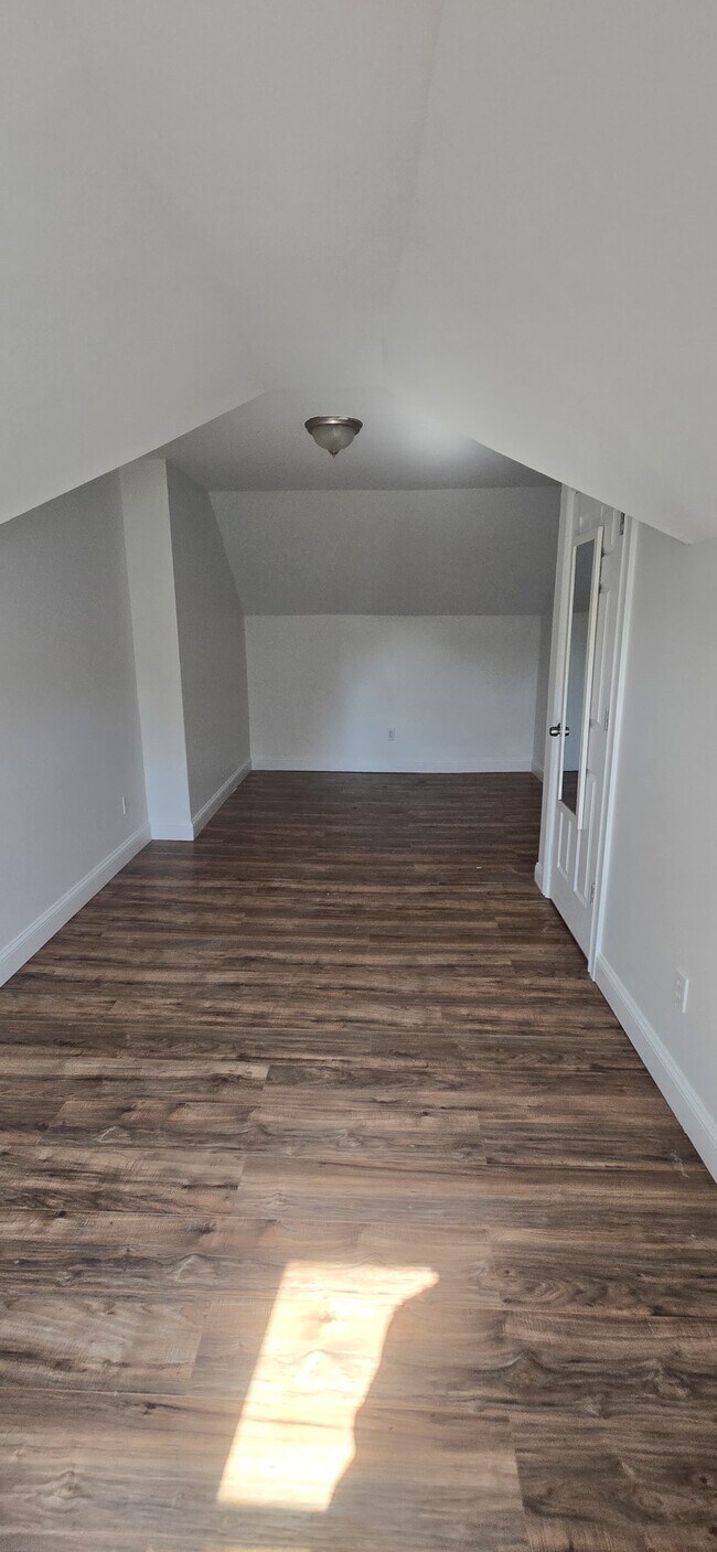 Building Photo - 214 N State St