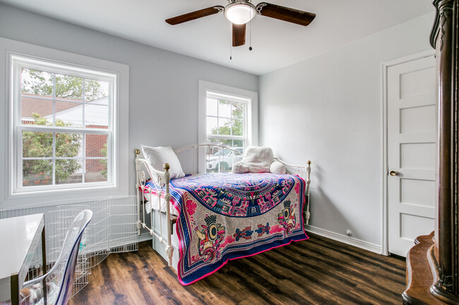 Middle bedroom here used a guest room - 3241 Sandage Ave