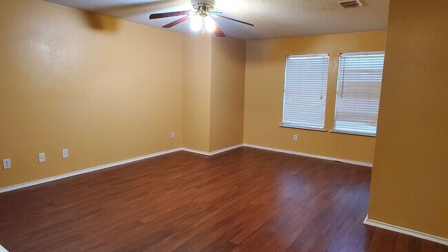 Building Photo - Spacious Four Bedroom