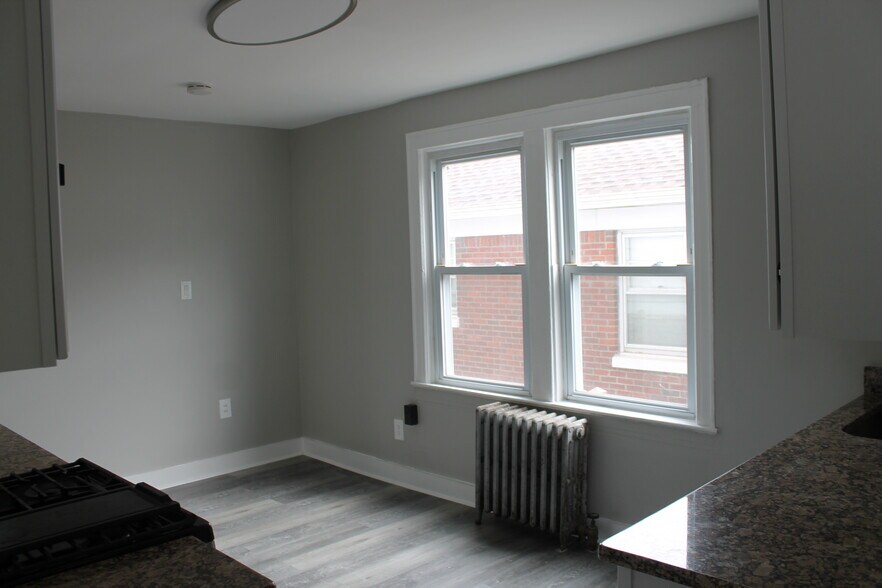 Building Photo - 67 Edgar St