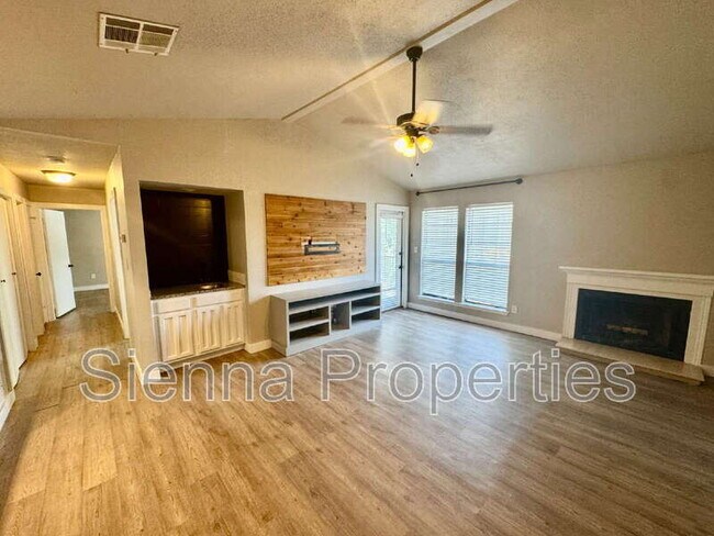 Building Photo - 1202 Thorpe Ln