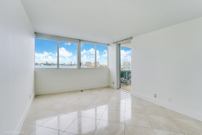 Building Photo - Spacious 3-Bedroom Bayfront Residence in North Bay Village