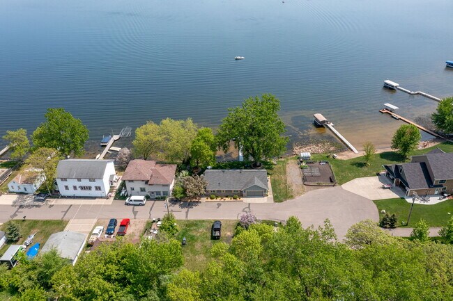 Building Photo - 21253 Lake George Blvd