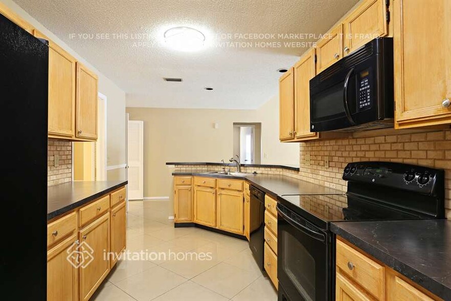 Building Photo - 901 Sandywood Dr
