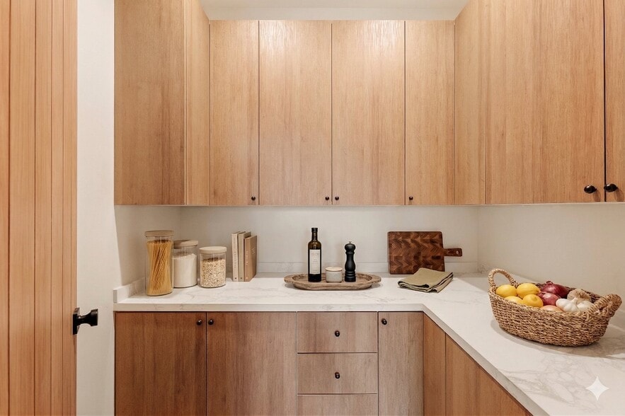 Building Photo - 17852 Saticoy St