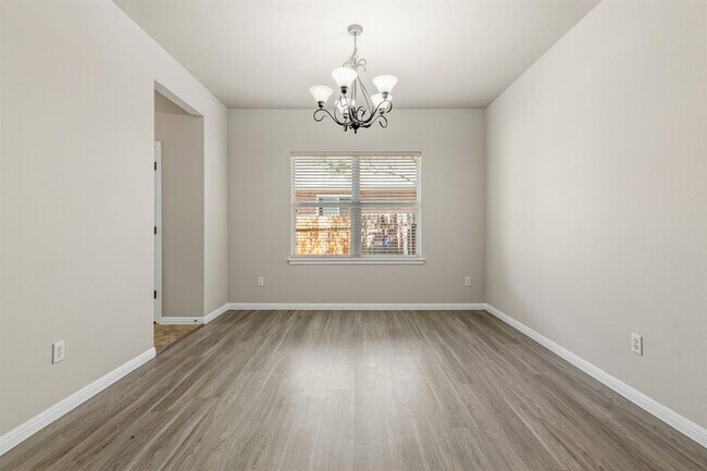 Building Photo - 1216 Willowbrook Dr