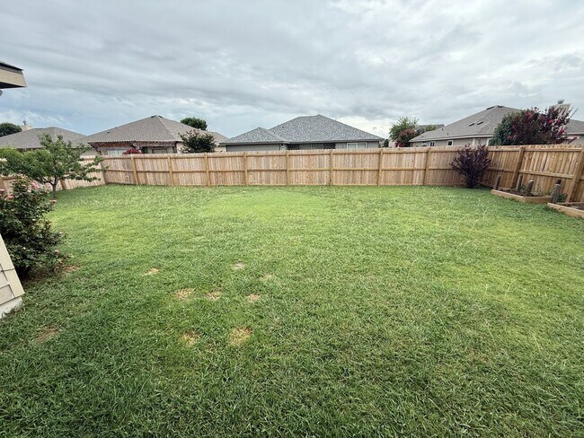 Building Photo - 7819 Woodbury Dr