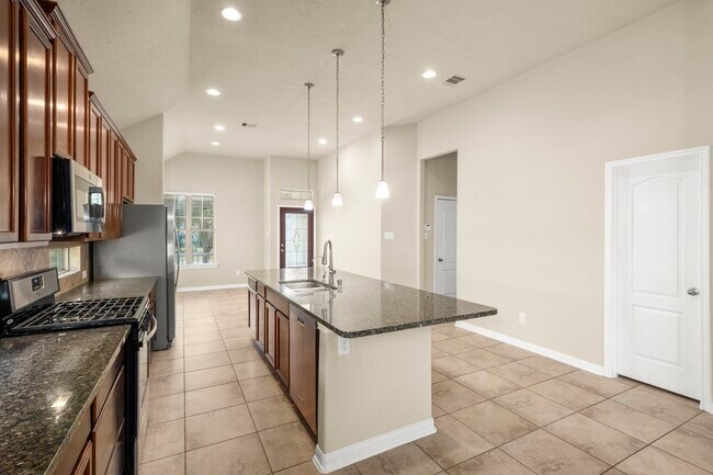 Building Photo - 3835 Raintree Village Dr