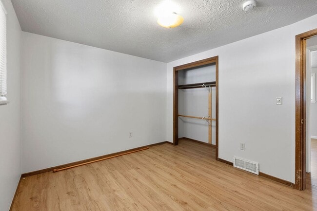 Building Photo - 4857 N Roosevelt Ave