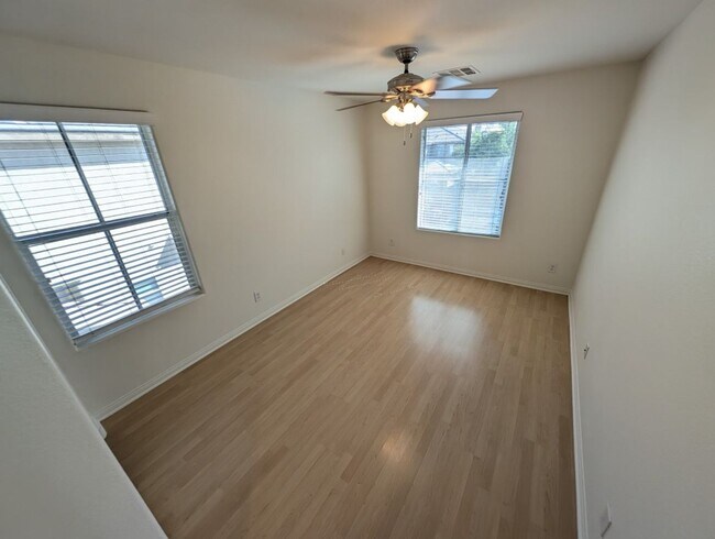 Building Photo - 7931 N Kelburn Hill St