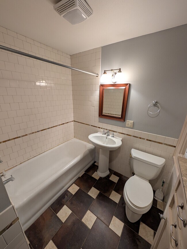 Building Photo - 2700 N Prospect Ave