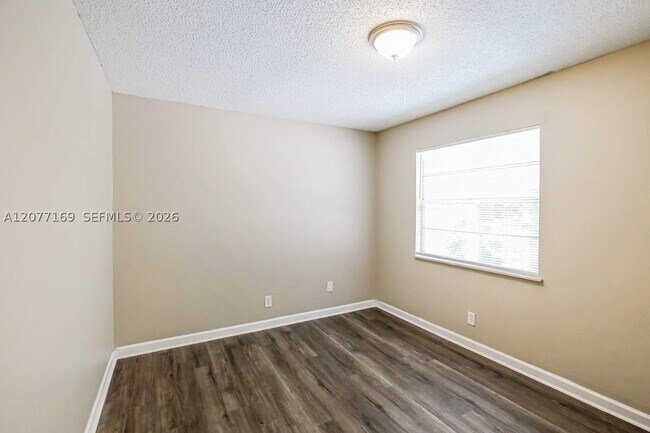 Building Photo - 1220 NW 89th Dr