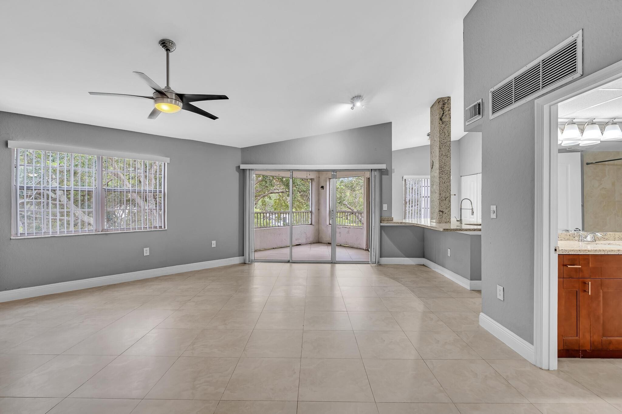 Building Photo - 1255 SW 46th Ave