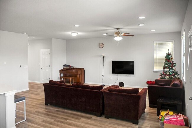 Building Photo - 11207 Sentinel Dr