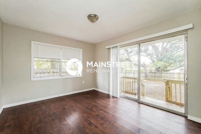 Building Photo - 3 Bedroom Pet-Friendly Home in Orlando, FL with Main Street Renewal