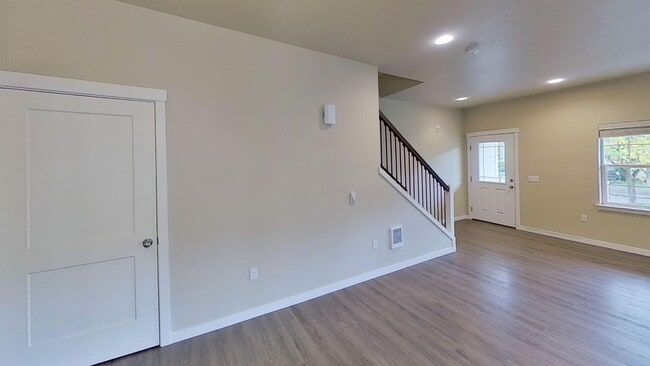 Building Photo - Beautiful 3-Bedroom Townhome w/ 2-Car Gara...