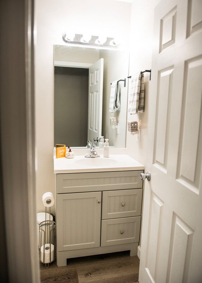 Building Photo - 1003 Ravenwood Dr