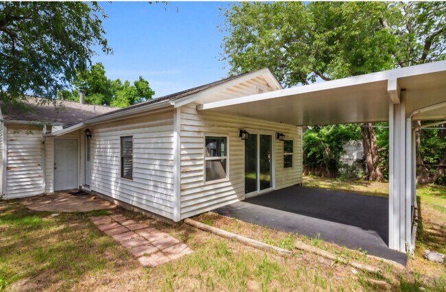 Building Photo - Newly Remodeled Home near the Village