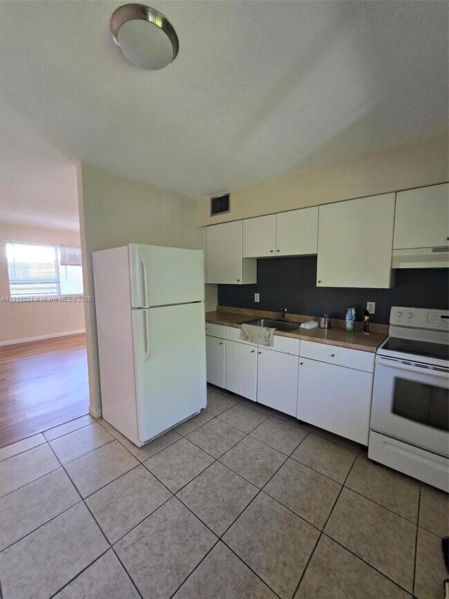 Building Photo - 7861 Johnson St