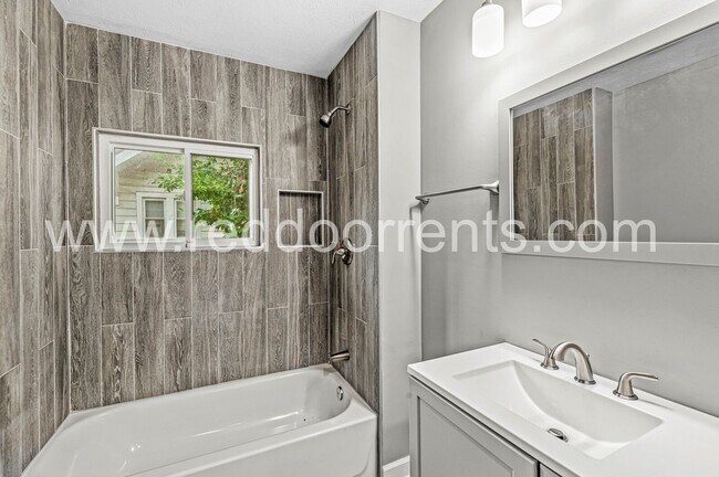 Building Photo - Spacious 3-Bed, 2-Bath Home | 1,590 Sq Ft ...