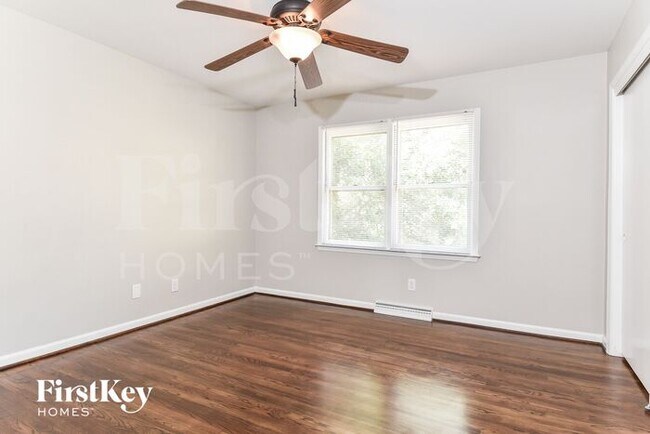 Building Photo - 1714 Clarendon Dr