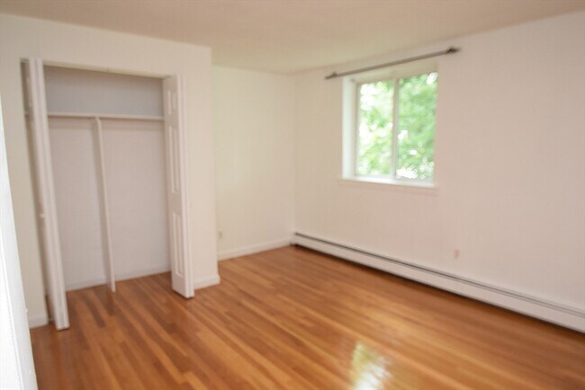 Building Photo - 135 Inman St
