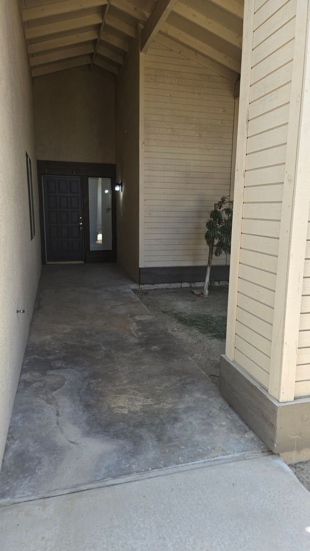 Building Photo - 817 Quail Ln