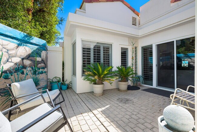 Building Photo - 75395 Riviera Dr