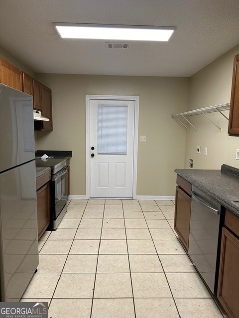 Building Photo - 323 Carriage Ln