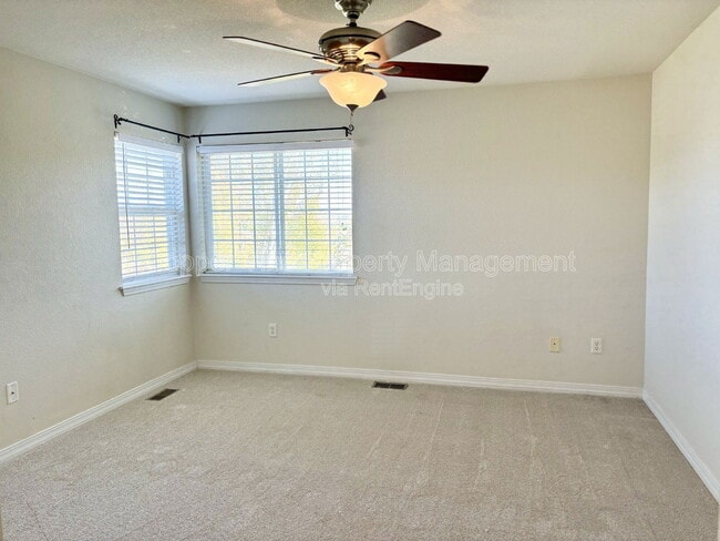 Building Photo - 930 Button Rock Dr