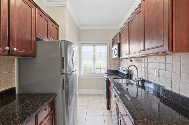 Building Photo - 2117 W Dekle Ave