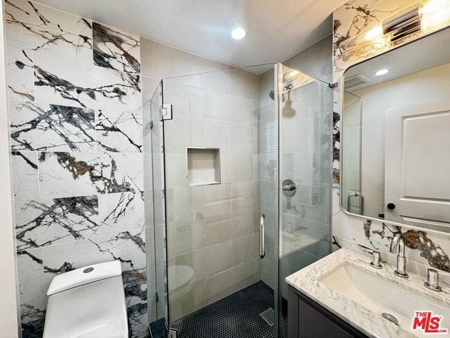 Building Photo - 5637-5634 Homeside Ave