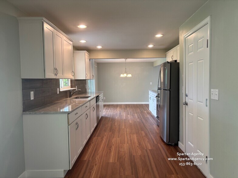 Building Photo - 1529 13th Ave NW