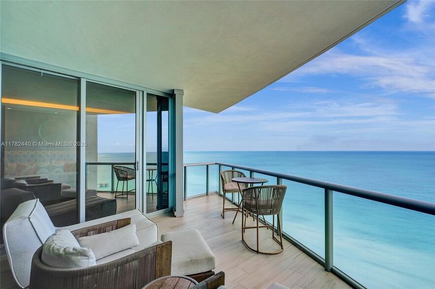 Building Photo - 17121 Collins Ave