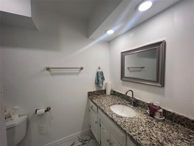 Building Photo - 702 Mt Vernon Dr
