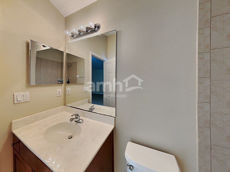 Building Photo - 320 Valverde Ln