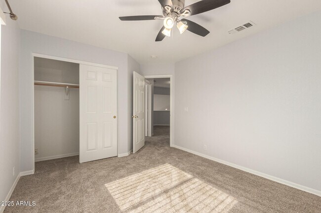 Building Photo - 1526 E Charleston Ave