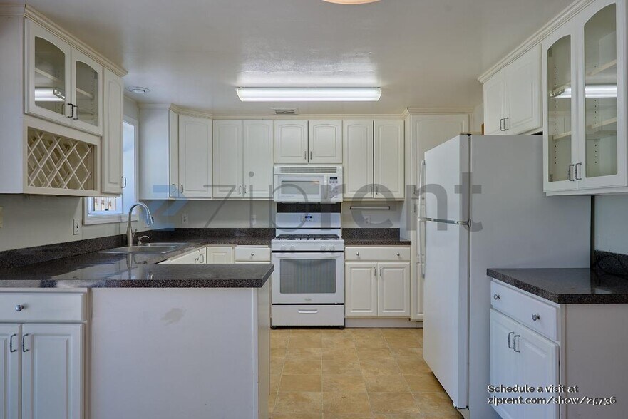 Building Photo - 13426 SW 61st Ave