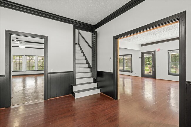 Building Photo - 30318 2nd St